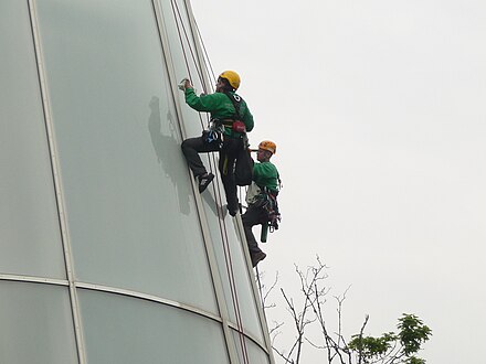 Астанада альпинистер биіктен құлады: бір адам қаза тапты