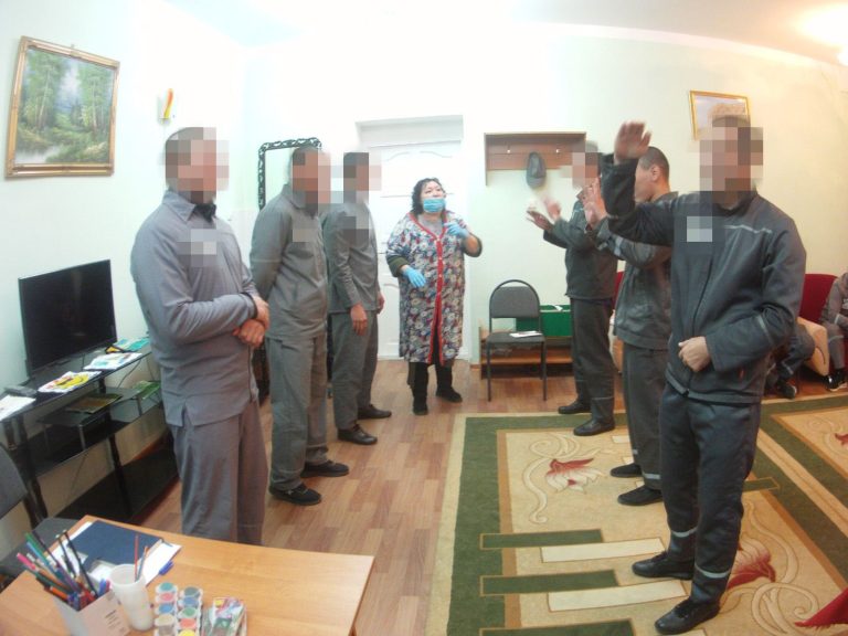 РАТТ мүшесі сотталған азаматтармен кездесті