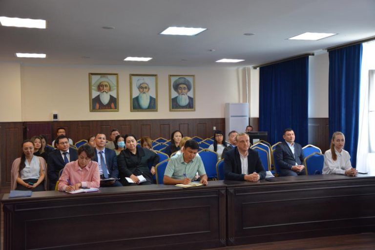 Проведена встреча с членом Высшего Судебного Совета