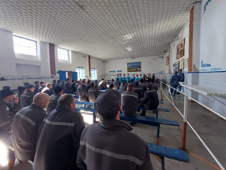 Шемонаиха қаласының «Достық үйінің» әртістері түзеу мекемесіне барды