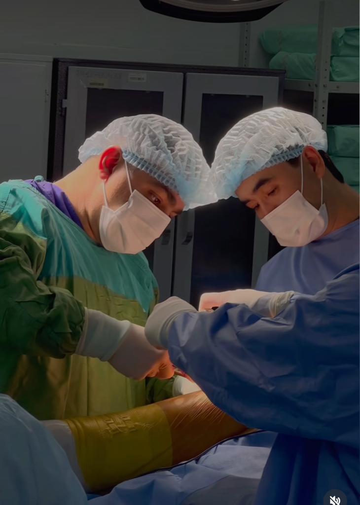 Очень редкий случай: как в Алматы врачи — травматологи ставят на ноги с помощью новых технологий даже самых тяжелых пациентов