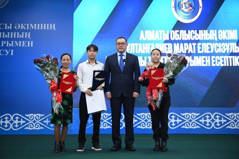 Бүгінгі күннің батыры: Алматы облысында сегізінші сынып оқушысы бақылаусыз қалған автобустың жолаушыларын аман алып қалды