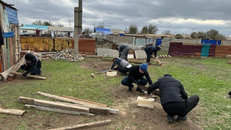 Ақтөбе облысында пробация есебіндегі сотталғандар қарияға жәрдем беріп, алғыс арқалады