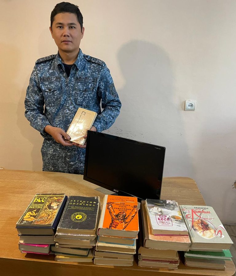 “Адамдар оқуды тоқтатқанда, ойлауды тоқтатады”