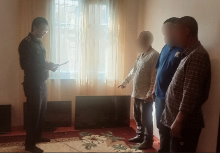 Полицейлер бөтеннің үйіне ұрлыққа түскен ұрыны ұстады