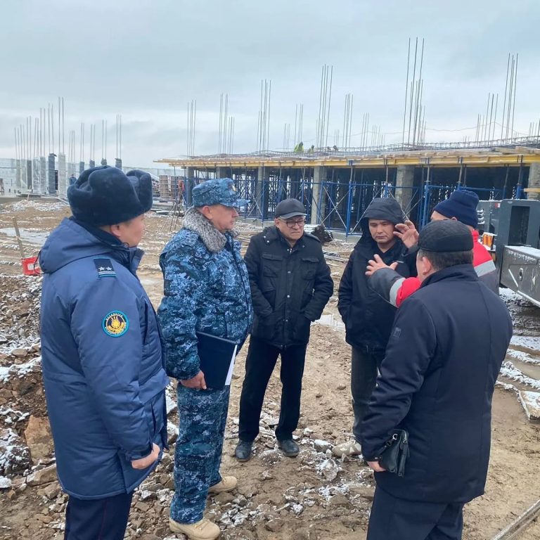 Строительный объект учреждения №7 акмолинской УИС посетили руководитель областного ведомства и начальник отдела тылового обеспечения Комитета УИС МВД РК
