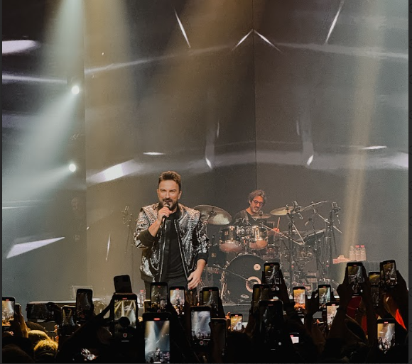 «Түрік поп-музыкасының ханзадасы» атанған Тарканның жеке концерті өтті