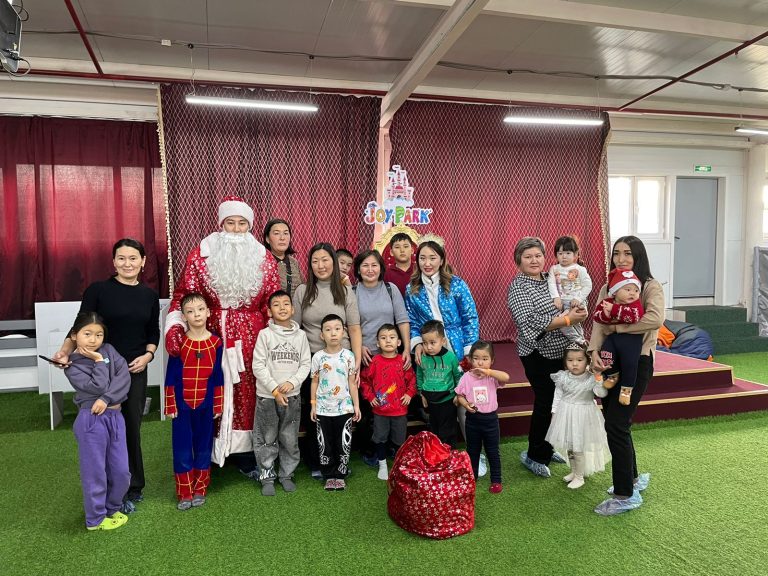 Новогоднюю елку организовали для своих детей сотрудники учреждения №20 ДУИС по области Абай