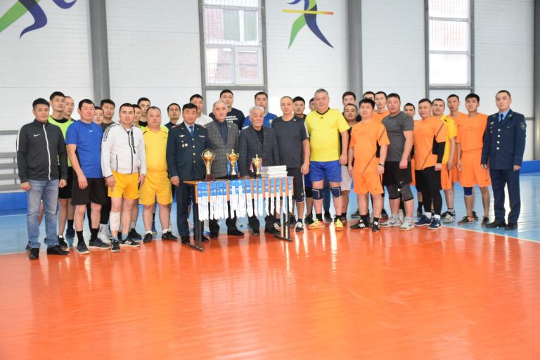 Ақтөбеде ҚАЖ қызметкерлері мен сала ардагерлері Ел Тәуелсіздігі мерекесі қарсаңында волейболдан сайысқа түсті