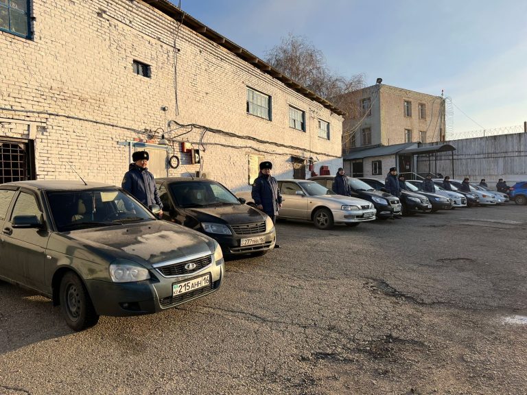 №17 мекеме қызметкерлерінің жеке көліктері тексерілді