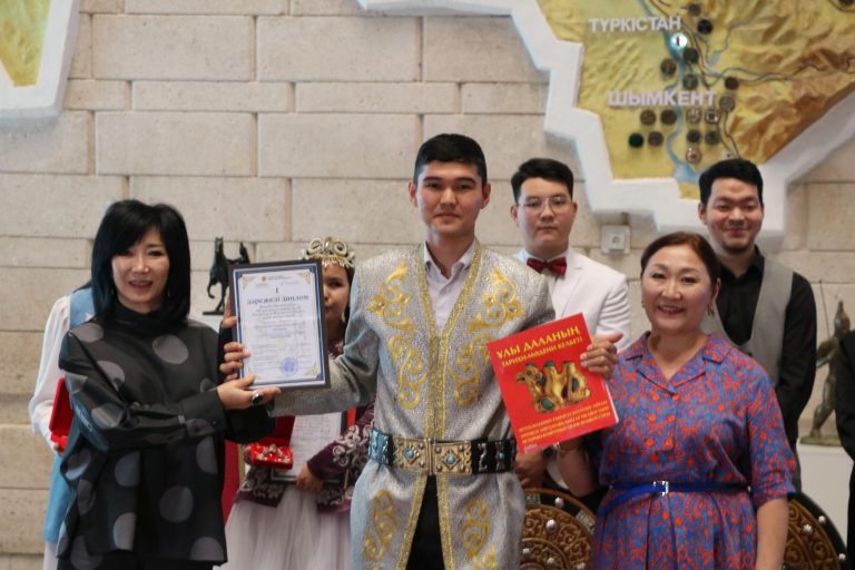 АЛМАТЫ ҚАЛАЛЫҚ КҮЙШІЛЕР МЕН ТЕРМЕШІЛЕР САЙЫСЫНЫҢ МАРАПАТТАУ РӘСІМІ ӨТТІ