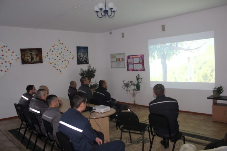 Психологи учреждения №5 акмолинской УИС провели кинотерапию с осуждёнными