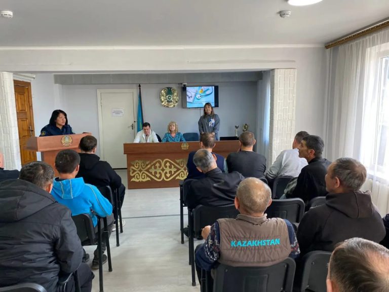 Алматы қаласында сотталғандармен ЖИТС-пен күрес мамандары кездесті