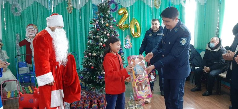 Генералдың жаңа жылдық сыйлығын табыстау балалар үйінде жалғасын тапты