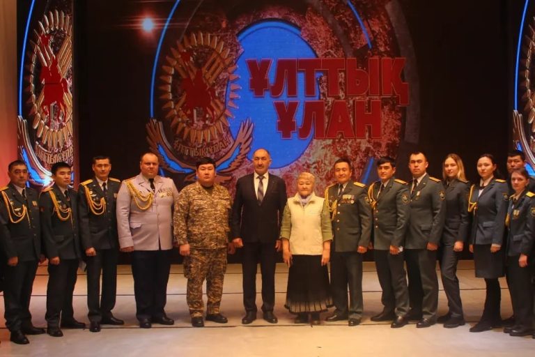 С Днём Национальной гвардии РК поздравили солдат в/ч руководство учреждения √ 5 акмолинского ДУИС