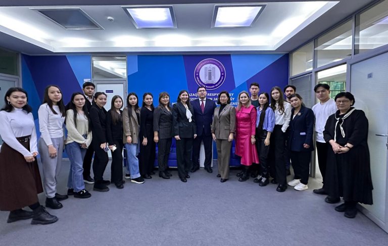 Мемлекеттік қызметке жас таланттарды тартуға бағытталған «Жас қыран» Мемлекеттік қызмет мектебі» жобасы аясында оқыту басталды