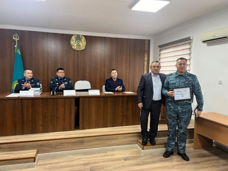 Жеке құрам қызметкері марапатталды