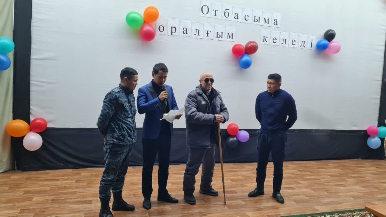 Куат Хамитов и знаменитые певцы эстрады посетили колонию в Алматинской области