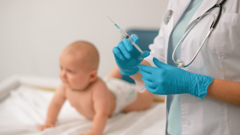 Қазақстанда 800 мыңға жуық бала қауіпті ауруларға қарсы екпе алмаған — министр