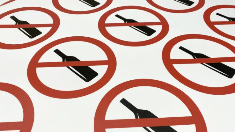 Қанша қазақстандыққа ресми түрде алкоголь ішуге тыйым салынған?