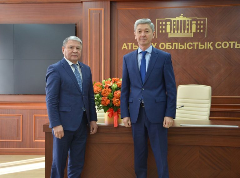 Атырау облыстық сотының судьясы құрметті демалысқа шықты