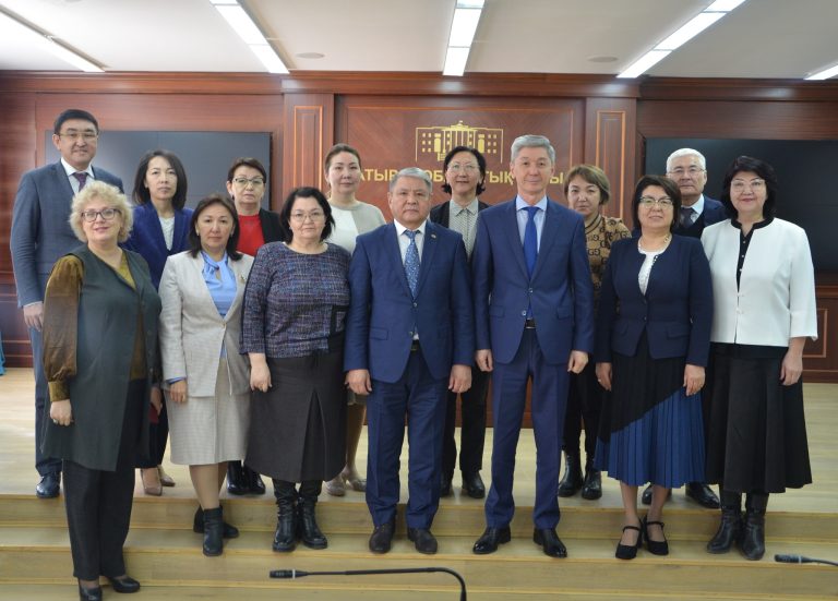 Судью Атырауского областного суда проводили в почетную отставку