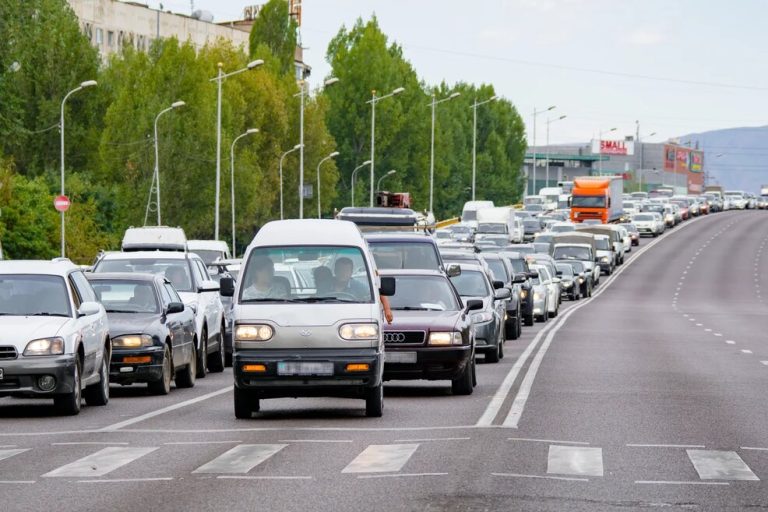 Алматыда күніне қанша көлік, такси және автобус жүреді?