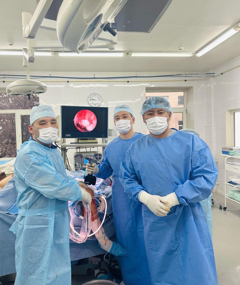 Новый способ сшивания застарелого повреждения мениска успешно применяют ортохирурги Седьмой больницы