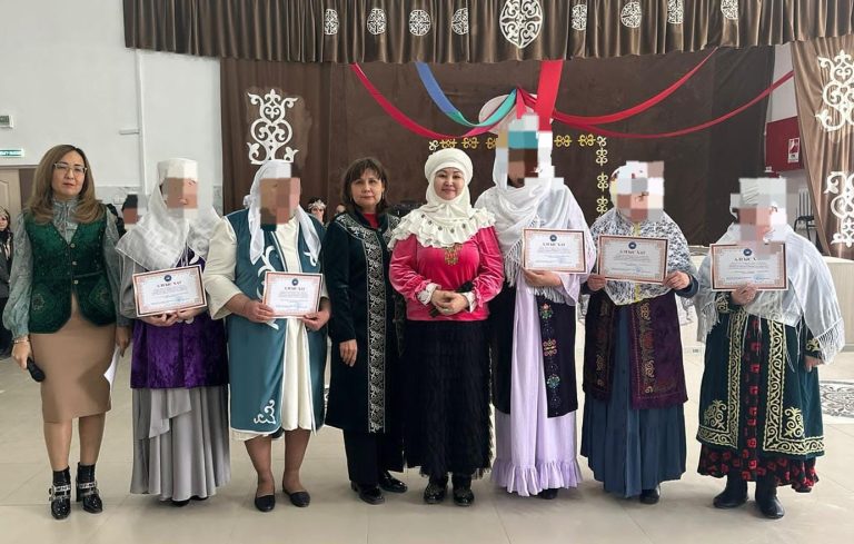 Сотталған әжелер бата беріп сайысты