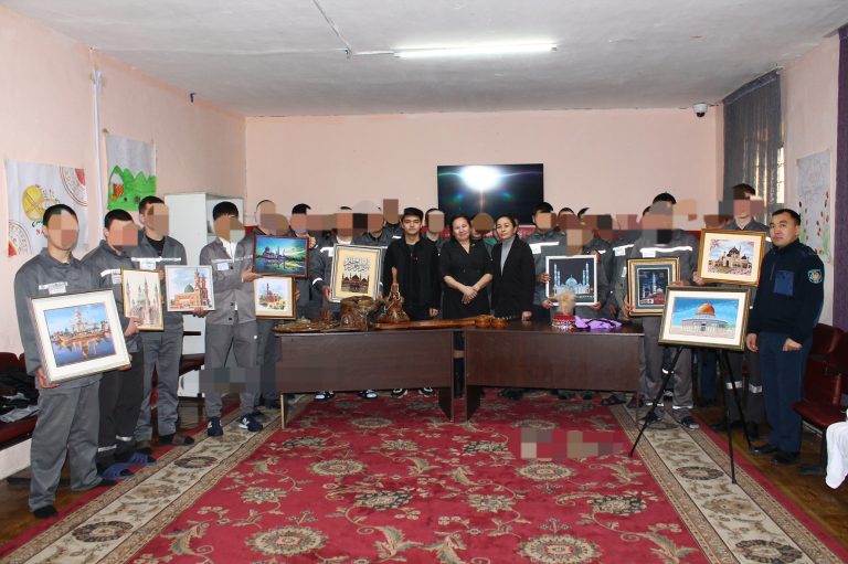 «Анаға құрмет!» музейі балалар колониясында көрме өткізді