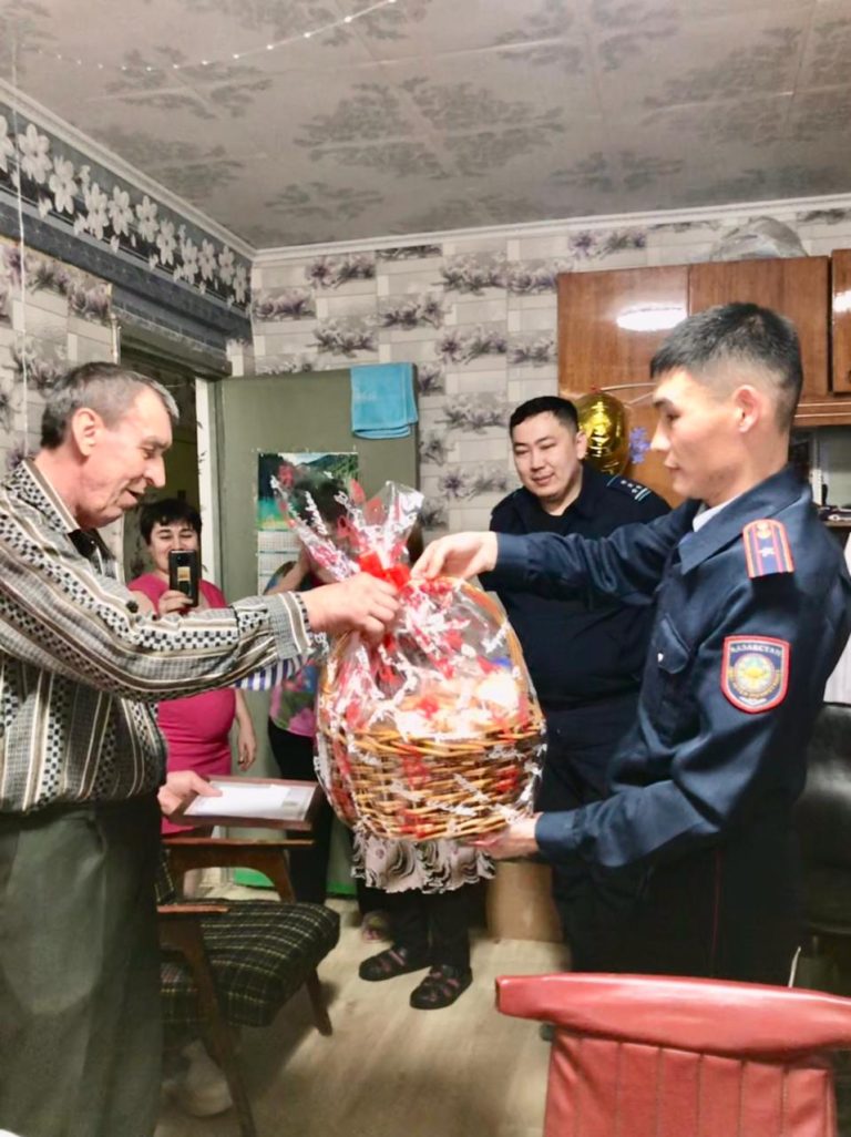 В ВКО поздравили в День благодарности пенсионеров УИС