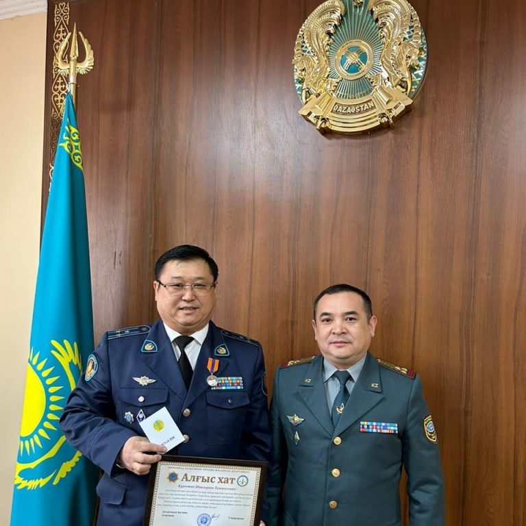 ҚР ТЖМ бассейнде суға батқан баланы құтқарып қалған ҚАЖД бастығын марапаттады