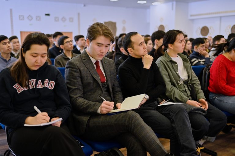 500-ден аса қарағандылық мұғалім USTAZ HUB тегін шеберлік сабақтарына қатысты