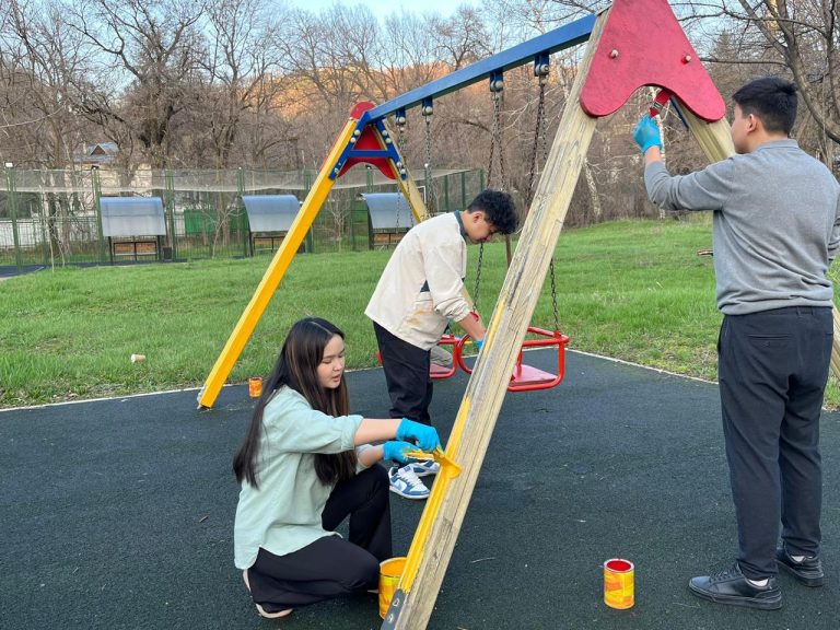 Алматылық жастар «Әлеуметтік шеберхана» акциясына қатысты
