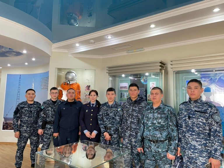 Жеке құрам ғарышкерлерді үлгі тұтады