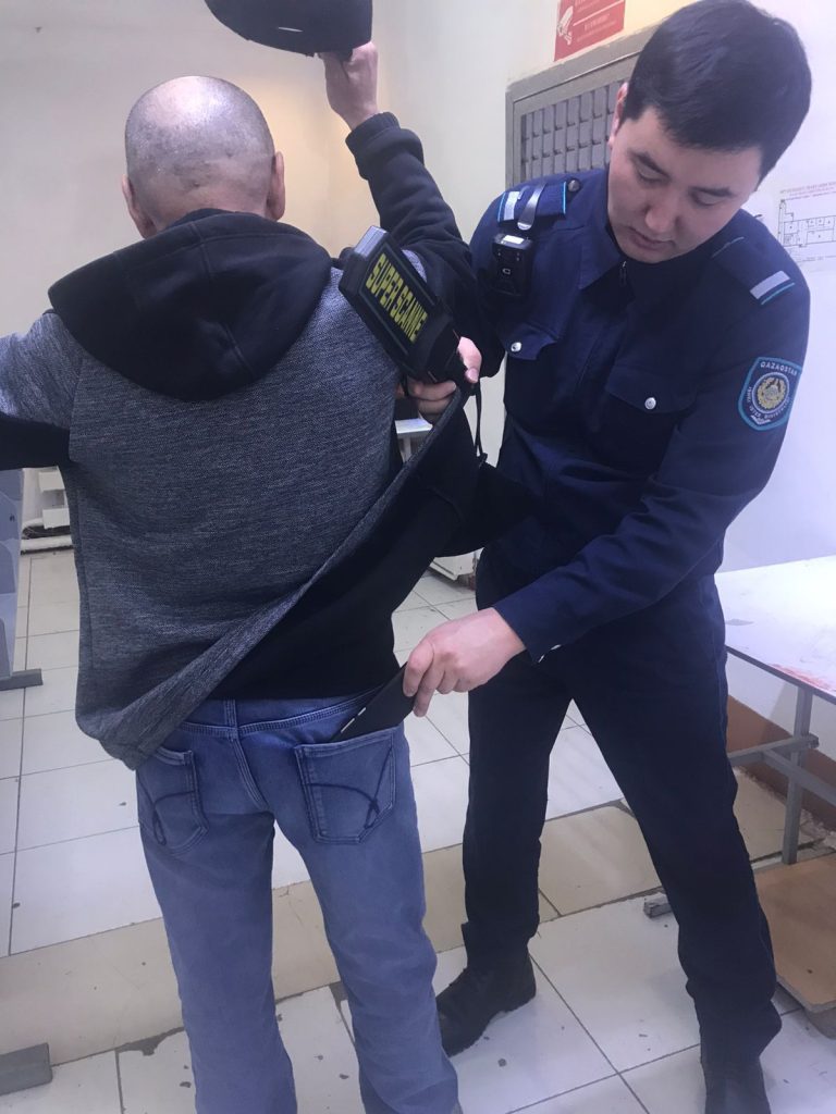 Елордалық мекемеде тыйым салынған заттарды алып жүрудің тағы бір әрекеті тоқтатылды