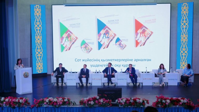 ҚАРАҒАНДЫДА ҚАЗАҚ ТІЛІ МЕН ӘДЕБИЕТІ ПӘНІ МҰҒАЛІМДЕРІНІҢ АЙМАҚТЫҚ ФОРУМЫ ӨТТІ