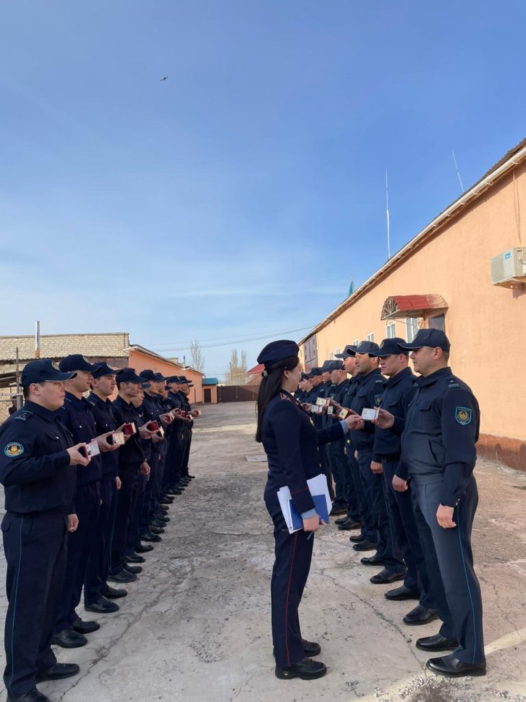 Тергеу мекемесінің жеке құрам қызметкерлері жаздық киім үлгісіне көшті