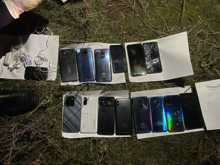 Колонияға тыйым салынған зат лақтырмақ болған ер адам ұсталды