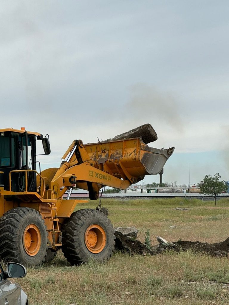 ЖЕТІСУДА СТИХИЯЛЫҚ ҚОҚЫС ОРЫНДАРЫ ТАЗАРТЫЛУДА