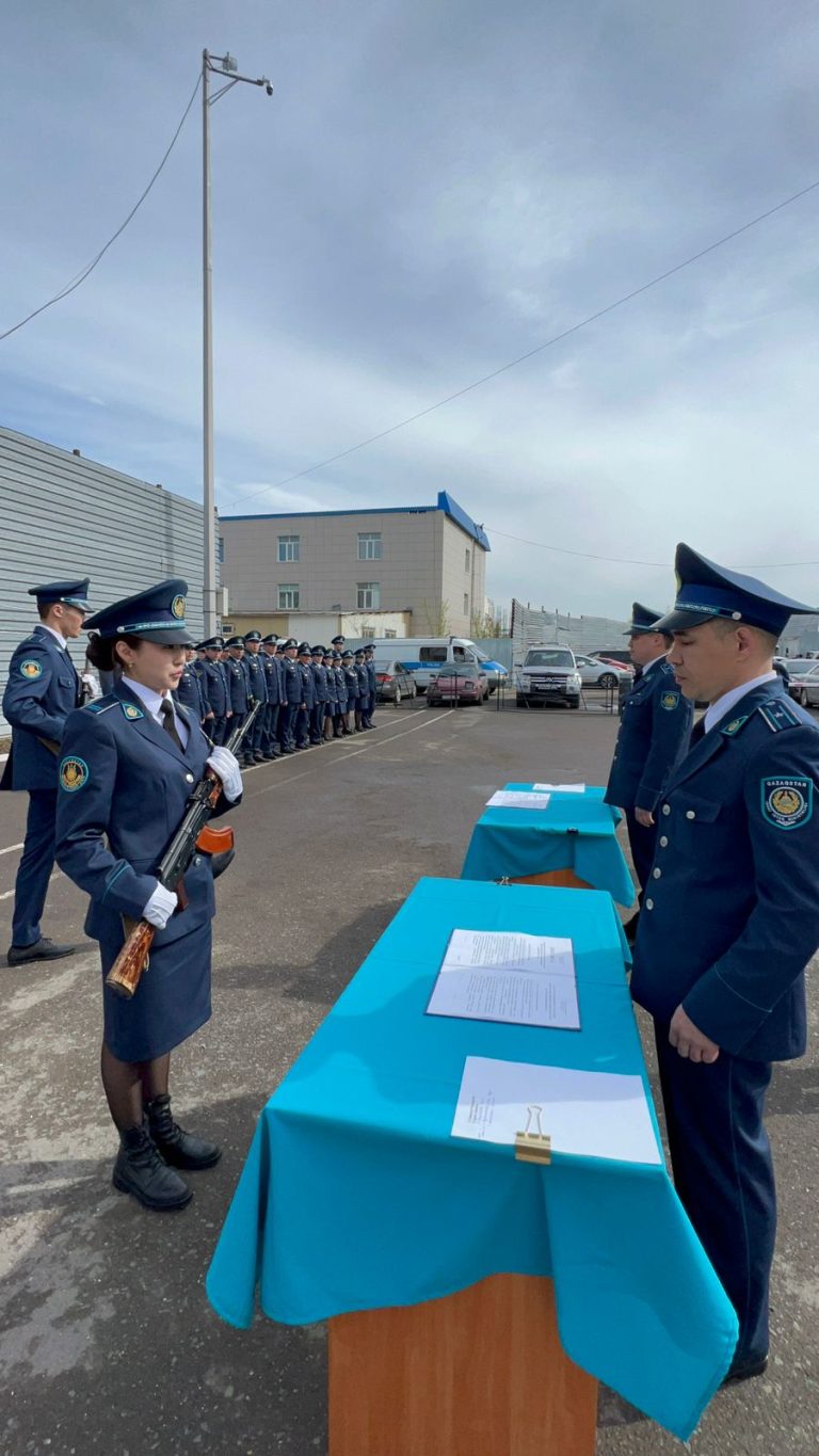 В столичном департаменте молодые сотрудники приняли присягу