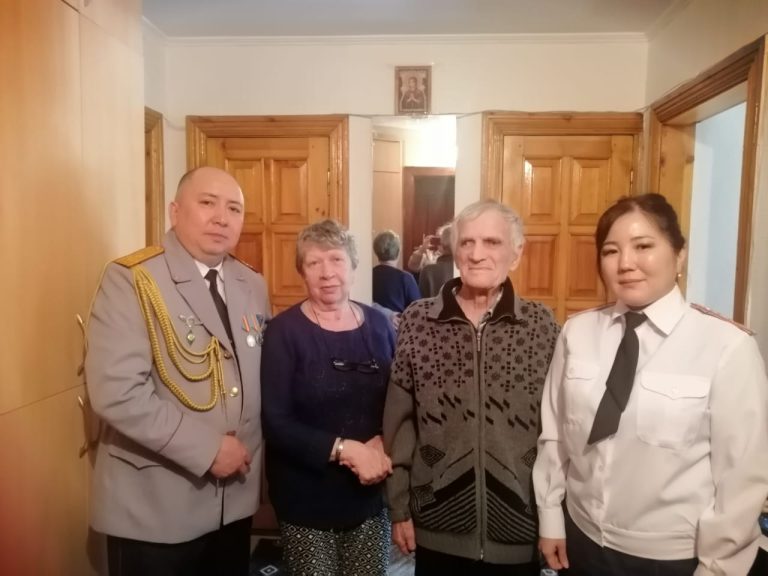 Семейде №19 мекеме қызметкерлері тыл ардагерлерін Ұлы Жеңіс күнімен құттықтады