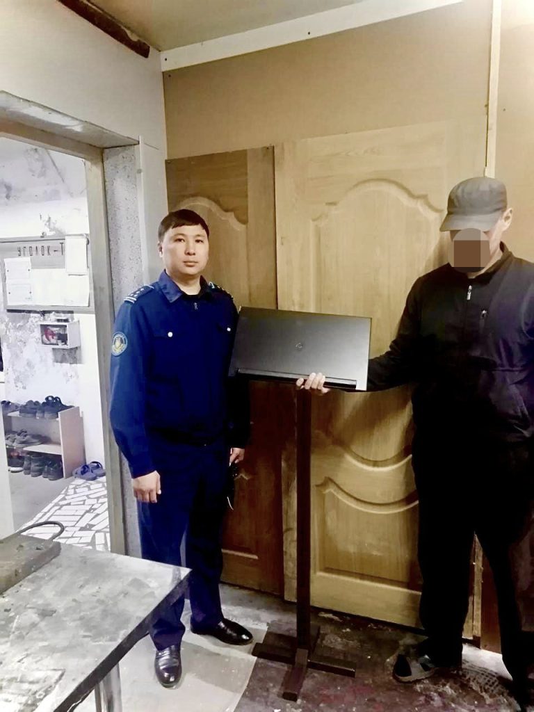 Абай облысында сотталған қарттарға арнап, пюпитр жасады