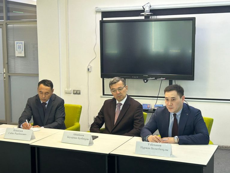 Мемлекеттік қызметшілердің әдеп нормаларын ұстануы