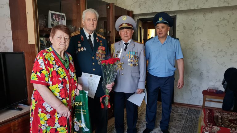 Руководство ДУИС поздравили ветерана, приравненного к участнику Войны