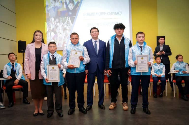 Батыр балалар: ҚР Оқу-ағарту министрлігі қазақстандық оқушыларды марапаттады​