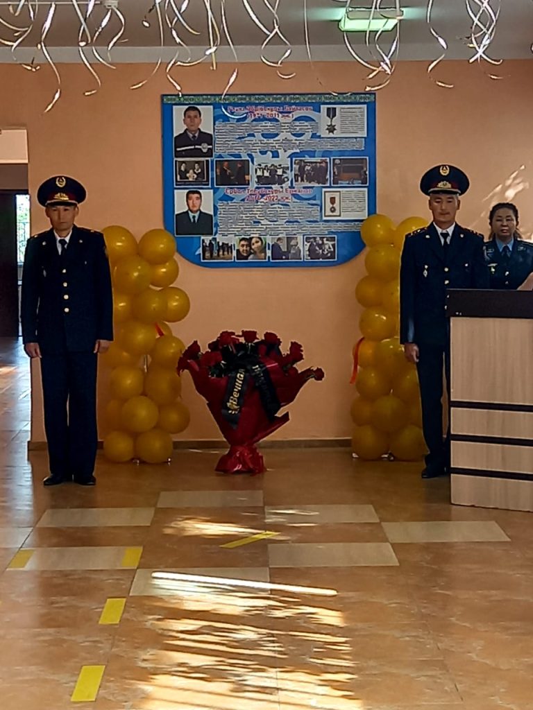 В честь погибших сотрудников открыли уголок памяти в школе