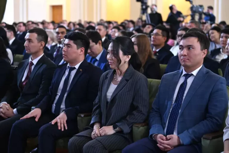 «Ғалымдарға жағдай жасау керек деген құр сөз емес» — Президент