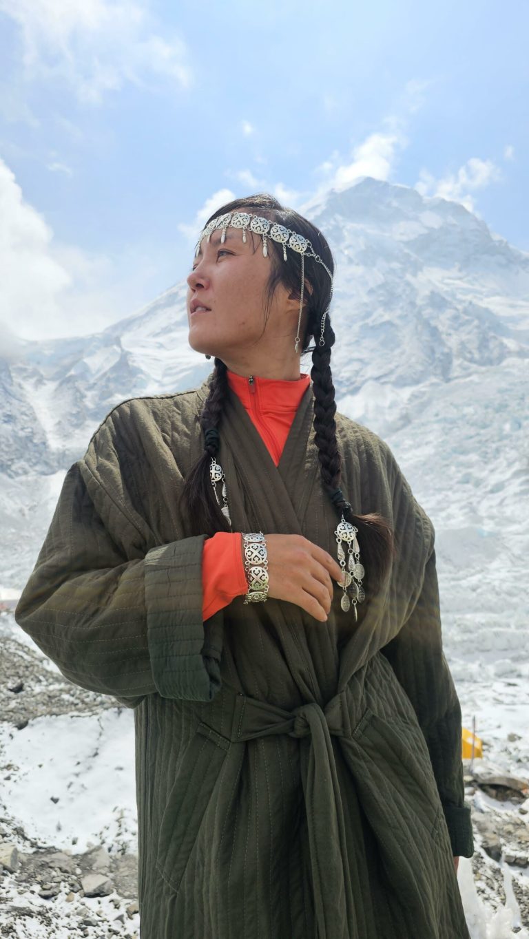 Впервые в истории казашка совершила успешное восхождение на Эверест в составе команды «Kazakh Everest Team»