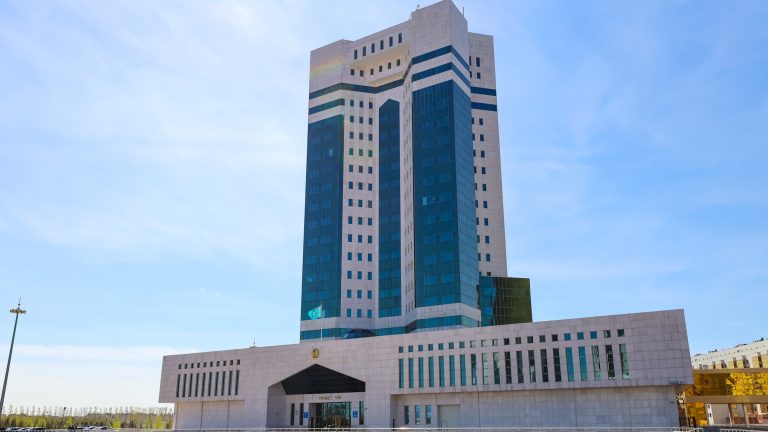 Правительство выделило из резерва более 2,4 млрд тенге на капитальный ремонт теплосетей Риддера